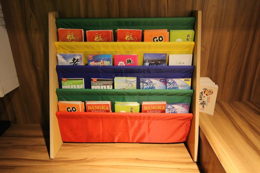 Backpackers Hostel - Ximen Taipei Bagian luar foto