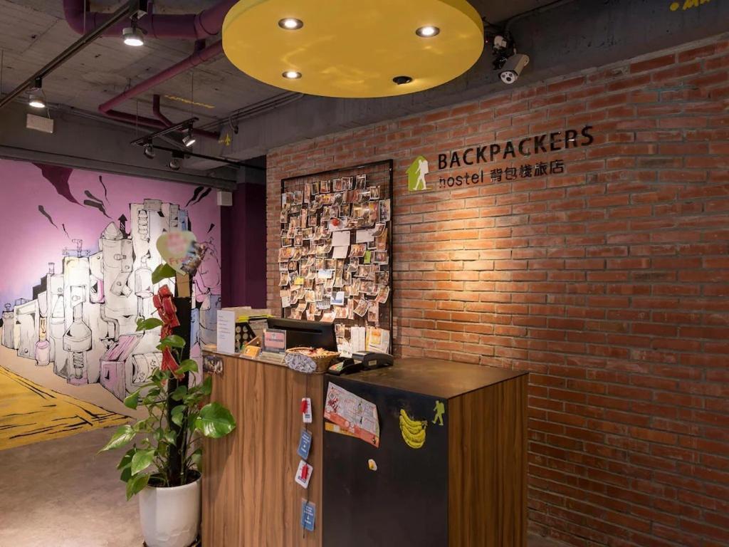 Backpackers Hostel - Ximen Taipei Bagian luar foto