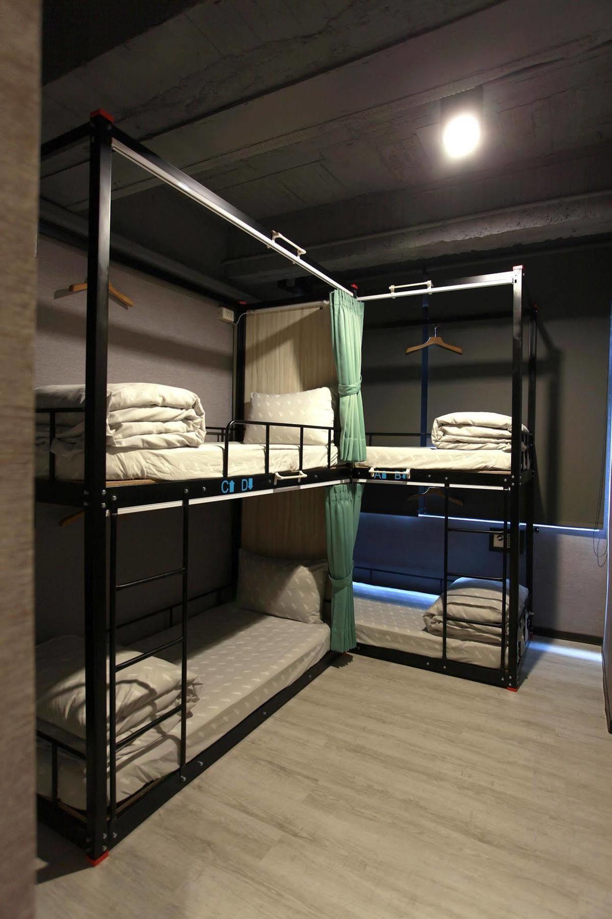 Backpackers Hostel - Ximen Taipei Bagian luar foto