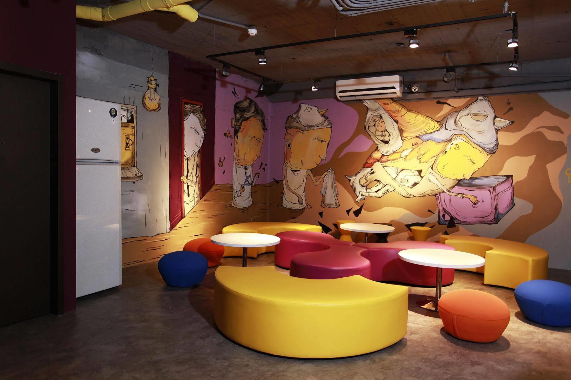 Backpackers Hostel - Ximen Taipei Bagian luar foto