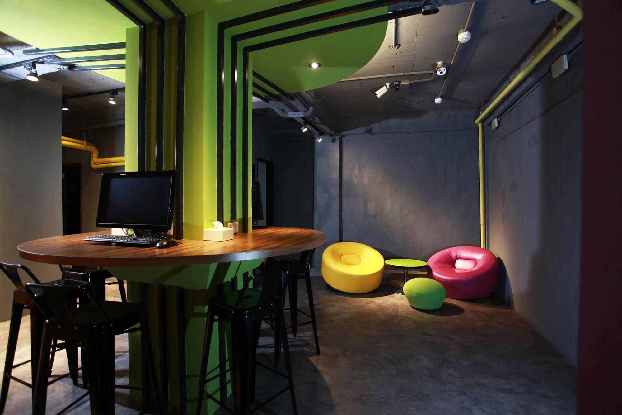 Backpackers Hostel - Ximen Taipei Bagian luar foto